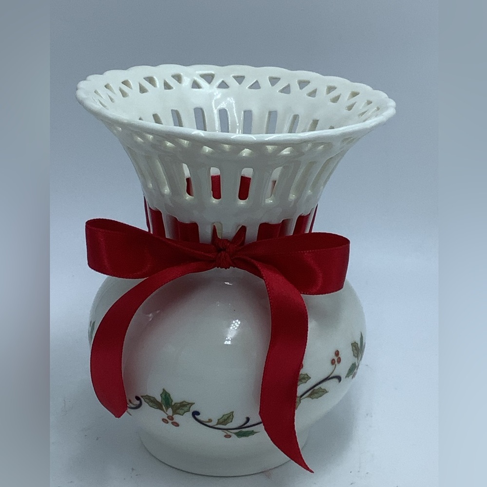 Mikasa Holiday Lace 6” Vase with Red Ribbon